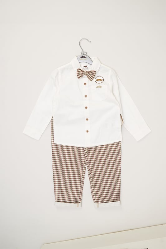 This Little Gent three-piece set features a mock shirt long-sleeved bodysuit, pair of trousers with fitted braces, and a matching bow-tie. The set is cotton with popper fastenings and cuffed legs, keeping your little one comfortable. This three-piece set from the Little Gent line is the perfect set to add a smart and comfortable look to your little ones wardrobe.