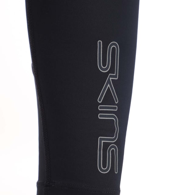 Mens Skins Series-2 Long Tights in navy.- Branded elasticated waistband.- Reflective outline logos.- Squat proof.- Great absorbency and wicking qualities.- 83% Polyester  17% Elastane.- Ref: SW00200019010