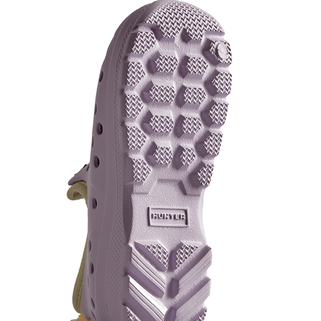 Protect feet on the beach with the Little Kids Water Shoe. Crafted with an ultra-lightweight and flexible EVA outsole, these kids water shoes feature a removable cushioning Airprene bootie that makes them comfier for longer and can be removed for fast drying after splashing around.
