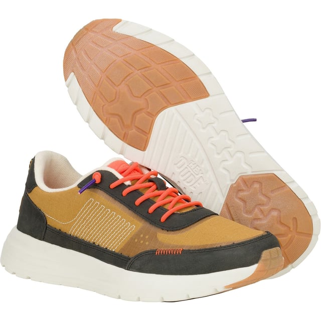 Trail-inspired style and go-to required, Sirocco Alta Hype is here for all the leaf crunching you'd like to do this season. More material mixing and new colour applications gives us these nylon, lateral stitch cage kicks. Absolute gamechanger.