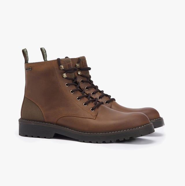 Barbour Barbour HARVEY Mens Derby Boots Teak

 Upper Material: Leather/Textile

Lining Material: Cotton/Microfibre

Sole Material: Rubber

Closure/Fastening: Lace-Up

Features: Comfort,Waterproof

Heel Type: Block

Toe Shape: Round

Shoe Width: Regular

Item Weight: 0.75 KG

Heel Height: Low (2.5-4.9cm)

Shoe Shaft Height: Ankle

Boot Style: Ankle Boots

Gift Boxed: No
Product Code: MFO0772BR76