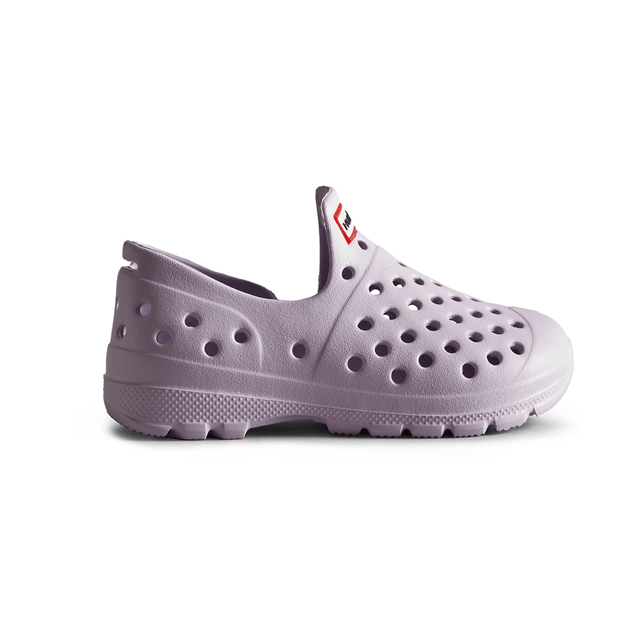 Protect feet on the beach with the Little Kids Water Shoe. Crafted with an ultra-lightweight and flexible EVA outsole, these kids water shoes feature a removable cushioning Airprene bootie that makes them comfier for longer and can be removed for fast drying after splashing around.