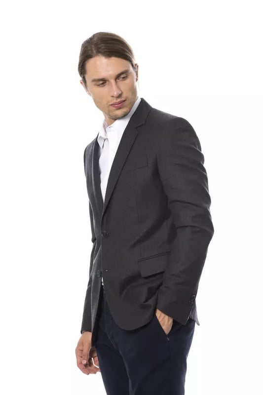 Gray Wool Blazer
  Single-breasted design
  Made from Quality wool
  Versatile gray color
  Suitable for formal occasions or everyday wear
Material: 100% Wool