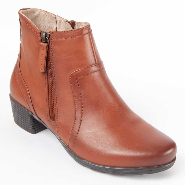 Warranty Purapiel, 10 years warranty. Women's high heel ankle boots. Made in 100% natural leather free of Chromium VI. High quality materials. Padded insole. Manufactured by other brands for our brand. Approximate measurements: 5 cm heel, 15 cm high and 8 cm wide.
