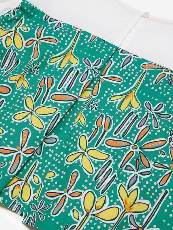 Marni's fresh invigorative perspective is embodied in this girls shirt. Inspired by the early noughties, it showcases poplin balloon sleeves with all-over Carioca graphics and a comfortable elastic. It is the perfect summer garment to be adored.   Button Closure On Back 100% Cotton