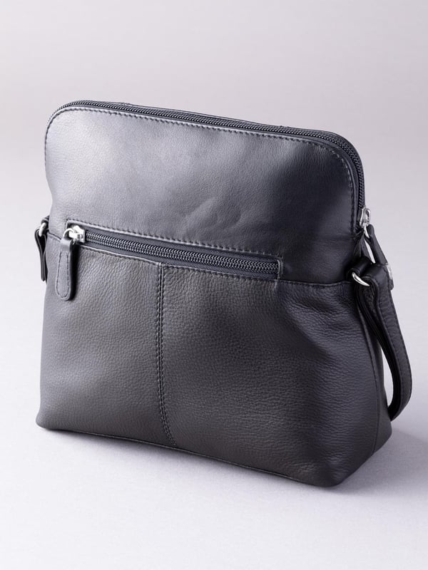 Update your daily handbag options with the Raven cross body bag in black, a versatile bag perfect for transporting your everyday essentials. Crafted using super soft leather, the bag is complete with tonal hardware and an adjustable long strap making hands free styling easy.