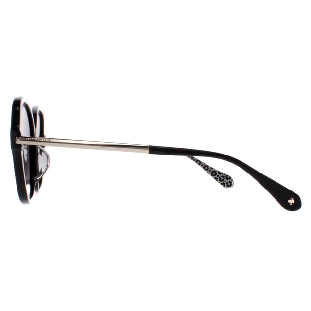 Kate Spade Buttefly Womens Black Grey Gradient Polarized Kaiya/F/S Sunglasses heeft een elegant vlindermontuur van hoogwaardig acetaat, dat zowel duurzaam als comfortabel is om de hele dag te dragen. De glazen bieden een uitstekende UV-bescherming, zodat je ogen beschermd zijn tegen schadelijke straling en je een helder, scherp zicht hebt. De poten zijn versierd met het iconische Kate Spade-logo, voor een vleugje luxe en verfijning.