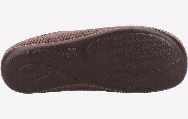 Inspired by the cosy wintry nights in Cotswold cottages, comes this luxurious men's mule slipper.
- Luxurious smooth microfibre upper
- Cosy microfibre faux wool felt lining and foot bed
- Lightweight and flexible TPR sole unit