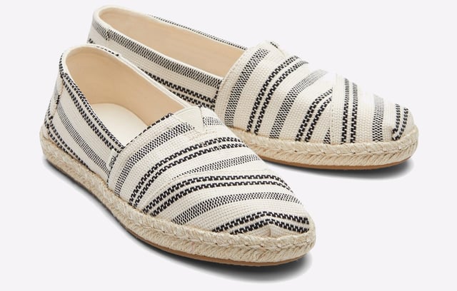 Laidback, planet-forward. Our Alpargata Rope brings carefree style and an earth-friendly update to our best-selling slip-on. It's designed with organic cotton, a natural jute-wrapped midsole and an OrthoLite comfort insole made with 26% eco content.
- 100% Organic Cotton upper and lining- Rubber outsole- 100% vegan- Elastic gore espadrille for easy on-and-off
