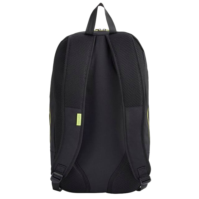 Mantén tus objetos esenciales cerca y a mano con nuestra mochila oficial AMCF1. Disponible en color negro, esta mochila está confeccionada en un tejido resistente y duradero perfecto para transportar tus cosas. Cuenta con un cierre de cremallera seguro y resistente al agua, correas acolchadas perforadas para una mayor comodidad y detalles en esencia de lima.