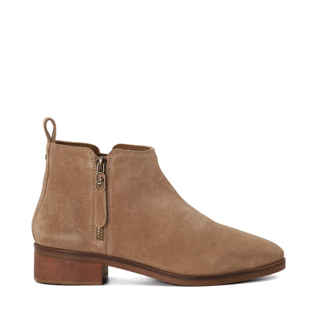 Dune Ladies Progress - Casual Ankle Boots Refresh your everyday edit with timeless ankle boot, Progress. Crafted from the finest materials, this round-toed silhouette culminates with a branded pull tab, tonal stitched trims and metal zip pull enhanced with our bespoke 'DD' interlock branding. Set on a low-block heel, Progress is certain to update your capsule collection.