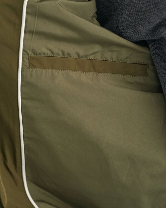 Crafted in a diamond quilting structure, this Quilted Windcheater Vest features recycled polyester padding and is treated with a water-repellent finish. Design details include a one-way zipper at the front, snap buttons at the collar, slanted welt side pockets and an elasticated hem and cuff with a press button adjuster.
Regular fit  Above hip length  Diamond quilting  Water-repellent 
&nbsp;
Shell - Polyester 100%Lining - Polyester 100%Padding - Recycled Polyester 100%
&nbsp;
7006341
&nbsp;
&nbsp;