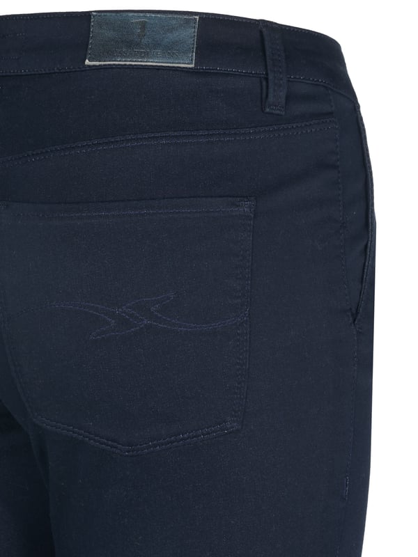 67% katoen, 29% polyester, 4% elastaan; Trussardi-broek; Model: 56P000081T000863A001 U290; Hoogwaardige afwerking; Valt iets smaller op het been; knoop, ritssluiting; Twee zijzakken; Twee achterzakken; Trussardi-logodetails