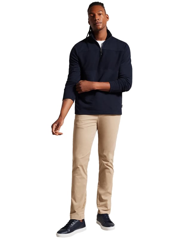 Experimenta un estilo sin esfuerzo con la Sudadera de Media Cremallera Gazine de Ted Baker. Hecha de una lujosa mezcla de algodón y con cuello alto, media cremallera y paneles texturizados sutiles, esta pieza es perfecta tanto para noches en casa como para salir. El suave algodón garantiza la máxima comodidad en días relajados, mientras que la cremallera y las mangas largas añaden un toque de refinamiento. Acepta este elegante y versátil suéter como una pieza básica en tu rotación diariaTed Size 1 = XS, 2 = S, 3 = M, 4 = L, 5 = XL, 6 = 2XL, 7 = 3XL