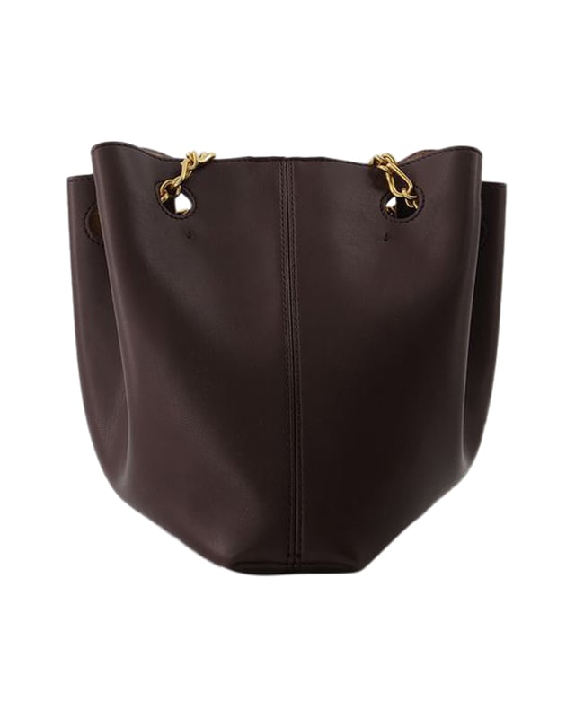 Made from supple vegan leather, the shape of this branded bucket bag is both unusual and discreet. Handle drop : 16 cm. Shoulder bag - two chain handles. Material: nappa vegan. Lining : 50% polyurethane 50% recycled polyester. Colour : Marron - Dark Brown. Hardware: 100% zinc alloy. Closure: Open top. Interior: two card slots. width: 200mm, length: 200mm, height: 200mm