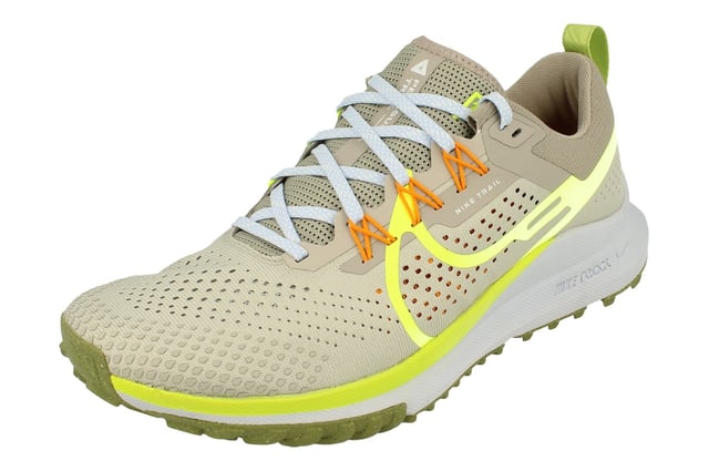Nike beige trainers mens 2025