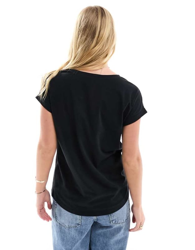 Tops by Vila Your new go-to Round neck Roll sleeves Regular fitSold By: Asos