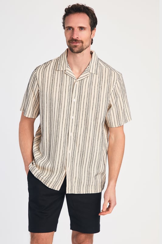 This resort shirt by Nines Collection features an all-over stripe print, offering a fresh, stylish look. Made from lightweight, breathable fabric, it's perfect for sunny days and holiday escapes. A versatile addition to your summer wardrobe, ideal for both relaxed and smart-casual occasions.