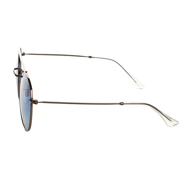 Unisex round sunglasses with polarized lenses and UV 400 protection, designed to provide maximum eye protection and style.

 With a sturdy and elegant metal frame.

 UV 400 polarized lenses block 100% of UVA and UVB rays, reducing glare and providing clearer, more comfortable vision.

 The design includes the brand's logo discreetly engraved on one of the lenses, highlighting its authenticity and distinctive character.

 They include a soft cleaning cloth to keep your lenses spotless and a protective case to store them safely.

 Perfect for complementing any look, these glasses are ideal for those looking for protection and style in one piece.
 Measures: Lens height: 51 mm, Lens width: 54 mm, Bridge: 21 mm, Temples: 136 mm
 Composition: Metal
 Care:
- Wash only with water or, if necessary, a mild soap.
 - Dry with a soft cloth to avoid scratches.
 - Avoid contact with harsh surfaces or abrasive liquids.