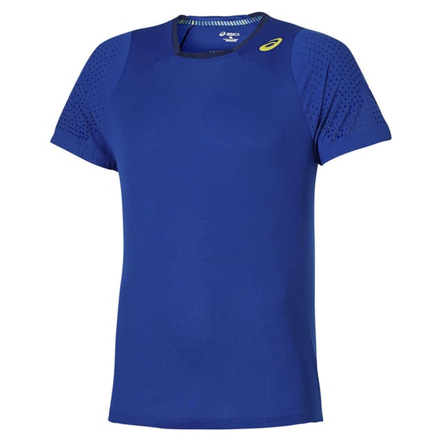 Constructed with a comfortable knit fabric, this short sleeve top is functional for various running workout regimens. The shirt's material is also practical for managing moisture and helping you keep dry during your training. It's also constructed with recycled materials to support a more sustainable design approach.