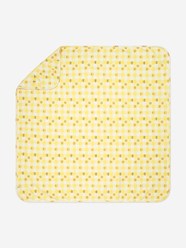 The Bonnie Mob depict captivating materials in their vintage inspired pieces. This baby unisex shawl with hood in red captures the label's high quality modifications and exceptional craftsmanship. Depicted in checked tiddly wink patterning for a cute autumnal feel. ‚Ä¢ Unisex‚Ä¢ Baby Blanket‚Ä¢ Ears‚Ä¢ 95cm x 95cm‚Ä¢ 100% GOTS Certified Organic Cotton‚Ä¢ GOTS Certified Organic Brand