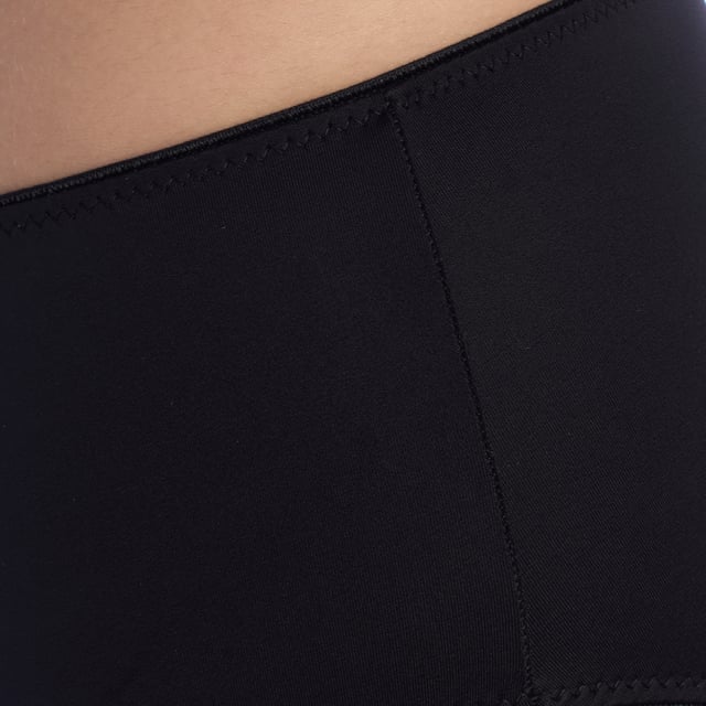 DELIA Women's High Waist Shaping Panties These high-waist shapewear panties are designed to offer a firm and comfortable fit, providing additional support in the abdominal and lumbar area. Perfect for those looking to enhance their figure with elegance and practicality.
Details:
- High waist design.
- Front control panel.
- Elastic and breathable shaping fabric.
- Flat and invisible seams.
- Full and stylish coverage.
Creaciones Selene high-waist shaping panties perfectly combine style and functionality. Their design offers support and enhancement in key areas, ensuring comfort and confidence in every movement.
Composition: 69% Polyamide, 16% Polyester, 15% Elastane
Care:
Hand wash recommended.
Do not use bleach.
Store in a cool, dry place.
Do not iron.