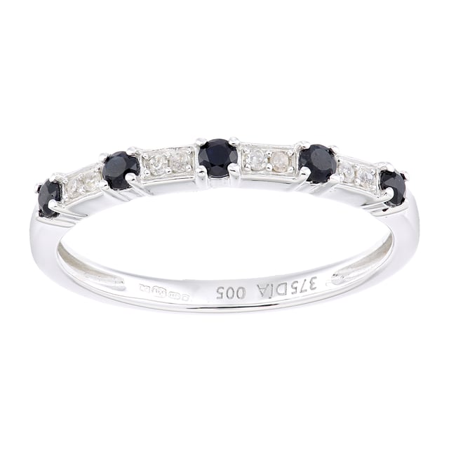 9K (375) witgoud: 1,5 gram; # Diamant: 0,05 ct; # Saffier: 0,23 ct