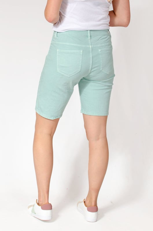 Zip & Button fastening with an elastane cotton blend for a super comfy stretch fit Pair with a tee for a relaxed look, or a polo shirt for a smarter outfit. Fit: Classic, Sizing: As expected
