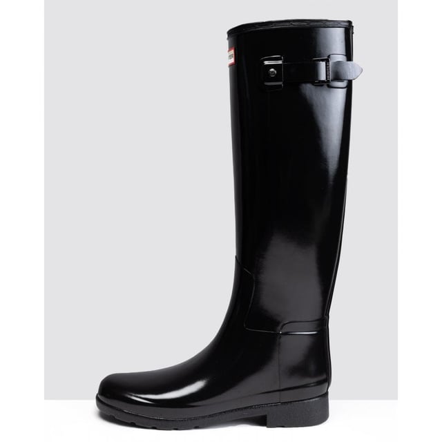 Womens Refined Tall Gloss Boot
The Refined boot has a streamline design with a slimmer fit, moulded outsole, constructed from fewer rubber layers for a more lightweight feel. Great for long walks in the countryside or city strolls. 100% recycled polyester lining and 100% waterproof with a high gloss finish.

Natural Rubber Upper
Moulded Rubber Outsole
Handcrafted
Hunter Branded Hardware
U - 100% Rubber L - 100% Recycled Polyester O - 100% Rubber
Use Boot Shine and Rubber Boot Buffer

WFT2200RGL