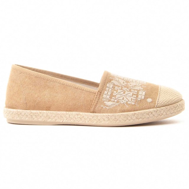 Hechas en España. Alpargata cómoda para mujer. Fabricada en los mejores materiales. Suela antideslizante. Cosido reforzado. Plantilla acolchada. Baja huella de carbono.