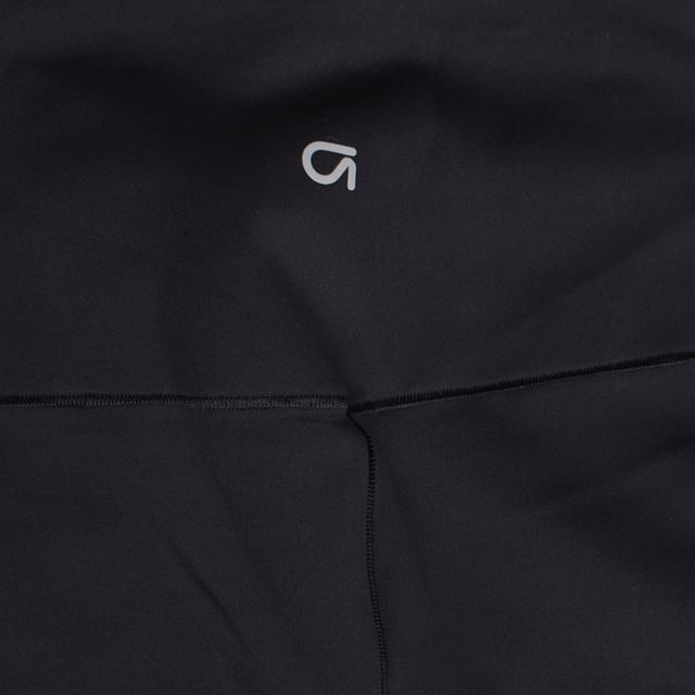 These high-waisted flared yoga pants are designed to provide comfort and flexibility with every move.

 Made from a stretchy fabric that adapts to the body, they offer freedom of movement and a comfortable fit.

 They incorporate an internal elastic band at the waist to ensure a firm and personalized fit.

 The design includes openings at the front hems, which adds a modern touch and allows for greater mobility.

 Perfect for both yoga and everyday casual wear, they combine functionality and style in one garment.
 Composition: 74% Polyester, 25% Elastane
 Care:
- Machine wash cold.
 - Use similar colors in the wash.
 - Avoid the use of bleaches.
 - Dry at low temperature in the dryer.
 - Do not iron.
 - Do not dry clean.