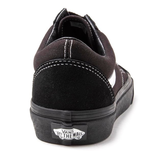 Die Kinder Old Skool Trainer von Vans sind der Inbegriff der alten Schule Skate-Stil, mit schwarzem Wildleder und Obermaterial, eine vulkanisierte weiße Sohle und die legendäre weiße Vans-Streifen an der Seite. Diese Kicks verfügen über weiße Nähte und Signature Branding für einen coolen Look. Sie sind mit einem gepolsterten Knöchel Kragen für zusätzlichen Komfort und Gummisohle für einen guten Grip fertig.