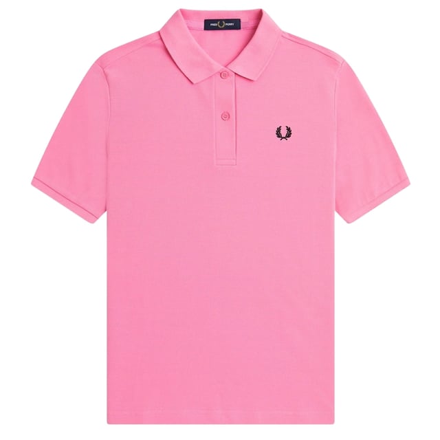 Fred Perry ljusrosa pikétröja, vanlig pikétröja, knappstängning i nacken. 100 % bomull, ljusrosa pikétröja, tillverkad i Kina