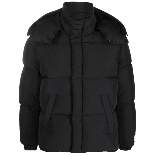 Diesel schwarze Jacke, zentraler Reissverschluss, Vordertaschen, schlichter Wintermantel, Material: 100 % Polyamid, Futter: 100 % Polyamid, Fullung: 100 % Polyester, schwarzer Kapuzenmantel
