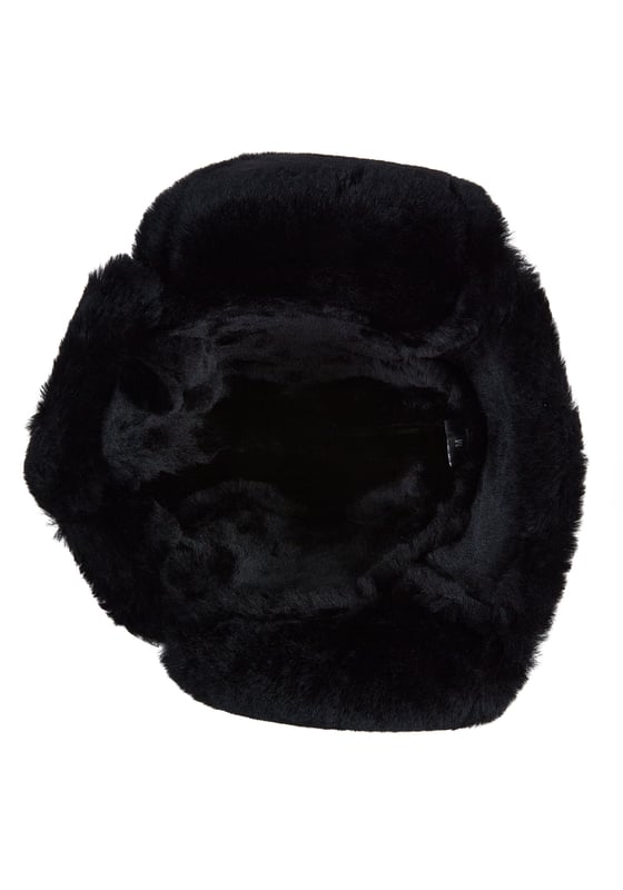 Stay cozy and stylish with this Men’s RAF Aviator Sheepskin B-55 Trapper Hat. Made from genuine sheepskin with a soft shearling lining, it offers excellent warmth and comfort in cold weather. Designed with ear flaps and a secure chin strap, this hat is perfect for outdoor adventures or daily winter wear. Its classic black leather finish adds a timeless and rugged look.

Key Features:

Genuine sheepskin leather with soft shearling lining
Classic aviator style with a black finish
Ear flaps for added warmth and protection
Adjustable chin strap for a secure fit
Ideal for cold-weather outdoor activities and everyday use