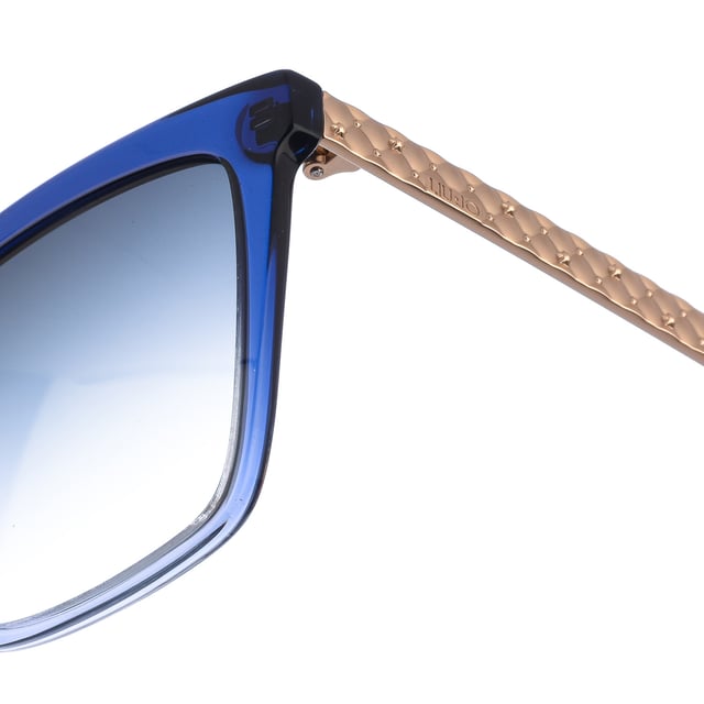 Gafas de sol de mujer, con montura de acetato.
Color Marino
Montura con forma ovalada.
Lentes de color azul claro
Patillas de metal con detalles de la marca y acabado en acetato.
100% Protección UV. 
Cristales antirreflejo.
Incluye los certificados de autenticidad y garantía. 

Medidas:  Medidas: Alto lente: 50 mm. Ancho lente: 55 mm. Puente: 18 mm. Patillas: 145 mm.

Limpieza y manutención:
- Limpiar las gafas con agua y jabón (neutro).
- No utilice paños sucios o abrasivos, que puedan alterar las características de los filtros.
- Utilice solo accesorios y repuestos originales.
