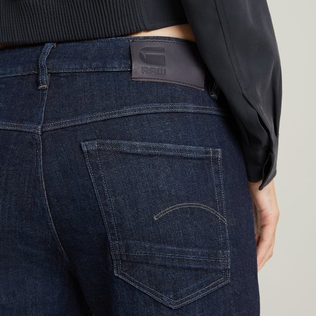 Low waist. Relaxed fit at hips and thighs, soft tapered towards the ankles. 5 pockets. Zip fly. Label at the back waist- cow grain leather. Zip & button closure. Low waist. Designed by G-Star RAW, this is a world's 1st Cradle to Cradle Certified® Gold Stretch Denim Fabric. It is our follow up to the world's 1st non-stretch Cradle to Cradle Certified® Gold denim fabric, which we introduced to the market in February 2018. Developed with RFTPi-Raw for the Planet Indigo-world’s cleanest indigo dyeing process, formulated in partnership with DyStar®, G-Star and Artistic Milliners. RFTP-Indigo uses 15% less indigo, 70% less chemicals, no salts, and produces no salt by-product during reduction and dyeing process, saving water and leaving clean and recyclable water effluent. Boyfriend