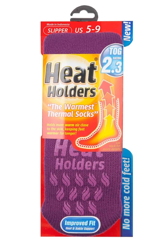 Mit einem Paar Heat Holders Hausschuhsocken bleiben die Füße warm, geschützt und gestützt in der Wohnung. Sie bieten das gewohnte, extra warme Gefühl der originalen Heat Holders Thermosocken, sind aber zusätzlich mit speziellen Antirutsch-Griffen an den Sohlen ausgestattet, die ein Ausrutschen auf Holz- oder Laminatböden verhindern, damit Sie in Ihrem Zuhause sicher unterwegs sind. Mit einer massiven Tog-Einstufung von 2,34 sind sie die wärmste Thermosocke für Sie - 7x wärmer als eine gewöhnliche Baumwollsocke (0,33 Tog)! Diese wirklich dicken und warmen Pantoffelsocken werden aus einem speziell entwickelten, extra dicken Garn mit extremen Wärmeeigenschaften und feuchtigkeitsableitenden Eigenschaften hergestellt. Ihr langer Schlingenflor, der mit einer innovativen Stricktechnologie hergestellt wird, erzeugt einen einzigartigen, extra langen Schlingenflor, der mehr warme Luft einschließt und so die Wärmeleistung noch weiter erhöht. Außerdem haben sie eine superweiche, gebürstete Innenseite, die die Menge an warmer Luft, die an der Haut gehalten wird, maximiert und so den ganzen Tag über für Wärme und Komfort sorgt.