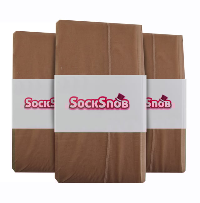Of het nu een meidenavondje is of gewoon om casual te dragen, deze prachtig ontworpen panty's met naad voor dames zijn perfect voor elke gelegenheid, werk , vrienden ontmoeten, dansen ? of misschien zelfs een modeshow, ervan uitgaande dat we weten dat je de juiste outfit voor ze zult vinden! Voel je veilig in de wetenschap dat je onze eigen Sock Snob-panty's draagt, kwaliteit is onze bovenkantprioriteit. Met 4 geweldige kleuren om uit te kiezen, weten we zeker dat je de juiste kiest voor die perfecte kledingcombinatie. Deze panty is opgenomen als een vintage-ontwerp, dus ze zou perfect zijn als je naar een Jaren 20 themafeest of misschien zelfs wel een verkleedfeestje? Deze panty's zijn gemaakt om je sexy, prachtig en zelfverzekerd te laten voelen in welke outfit je ook kiest. Ze zijn zelfs gemaakt van nylon, zodat je weet dat ze zacht en comfortabel zijn op je huid en je benen zo min mogelijk irriteren. Verkrijgbaar in Medium (8-14) & X-Large (18-24) nl 4 vintage kleuren. Deze panty's zijn gemaakt van de perfecte mix van nylon (94%) en elastaan ​​​​(6%) om ervoor te zorgen dat ze perfect uitrekken en niet kreuken bij de enkel van de tiener. Hoewel ze van zeer hoge kwaliteit zijn, raden we je aan om ze met de hand te wassen om te voorkomen dat ze blijven haken.