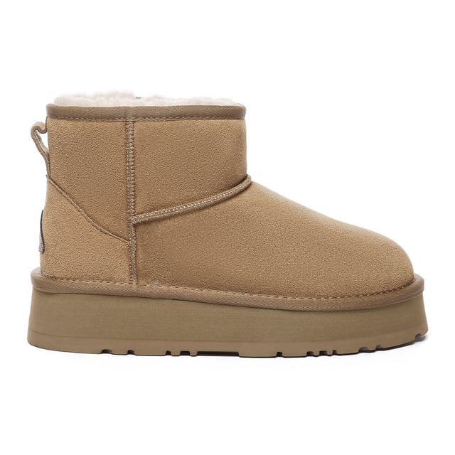 If you're into added height and support, the Dusky Boots are ideal. They pair effortlessly with a coordinating tracksuit, making them great for indoor lounging or quick trips out. Combining comfort and style flawlessly, these boots are essential for chilly seasons.

Product No. EAU3016

Description:
- Cow Suede Upper
Sheepskin Wool Lining
EVA Sole