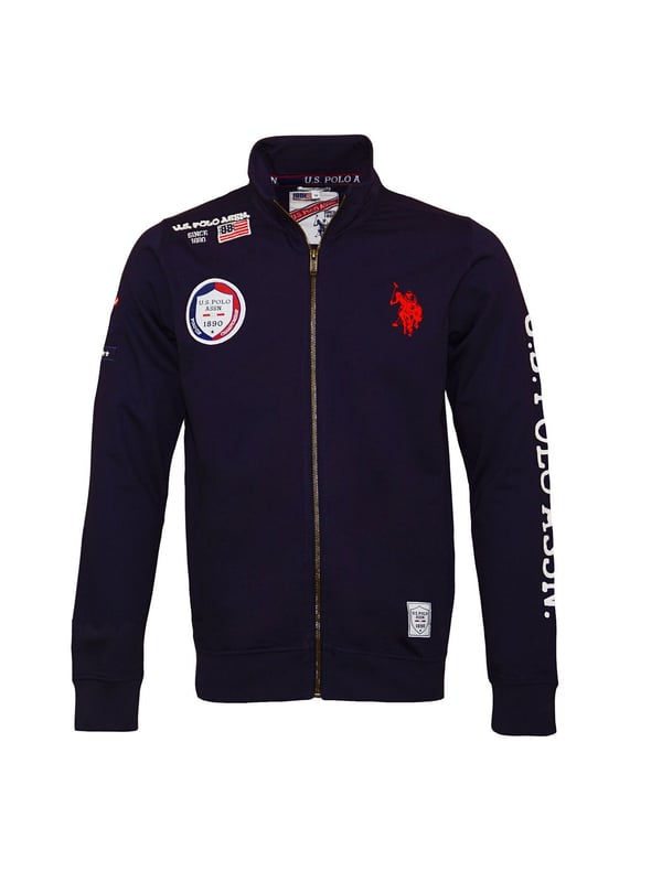 Comfortabel sweatjack voor heren van het merk US Polo ASSN. Zeer aangenaam om te dragen, comfortabel en sportief gesneden tegelijk. Twee zijzakken bieden ruimte voor spullen. Dankzij het eenvoudige ontwerp kan dit kledingstuk met veel kledingstukken worden gecombineerd.