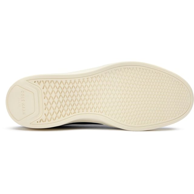 Zapatillas deportivas modernas perforadas Cole Haan para hombre en color tostado, fabricadas con nobuk y suela de goma. Incluyen: diseño de empeine perforado, marca Cole Haan, cuello del talón ligero y acolchado.