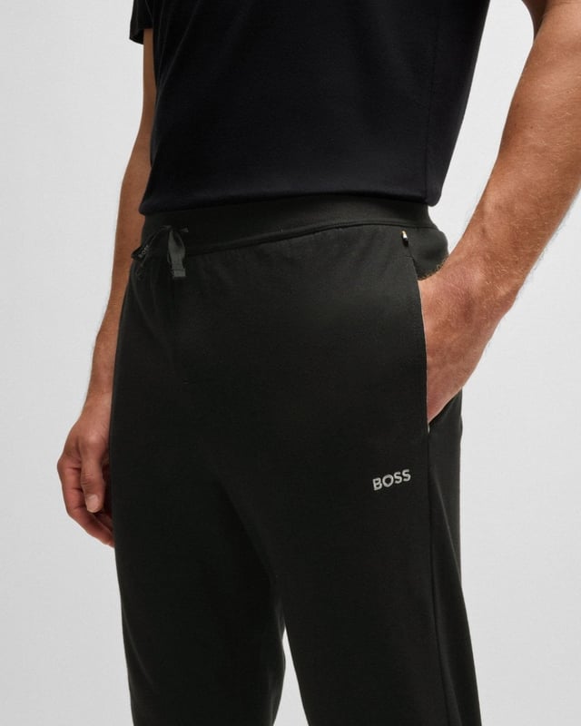 Regular-rise tracksuit bottoms by BOSS. Featuring branded cords and an embroidered logo, this cuffed pair comes in stretch jersey for comfort.

Covered waistband
Drawstring
Pockets bottom front: Side pockets

95% Cotton, 5% Elastane
50515365