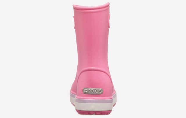 All the lightweight color and sporty Crocband style kids love is now available in a fun and functional rain boot. Oversized openings at the top make them easy for kids to put on and take off by themselves.
- Reflective logo on the heel- Easy to clean and quick to dry- Iconic Crocs Comfort: Lightweight.- Flexible, 360-degree comfort.