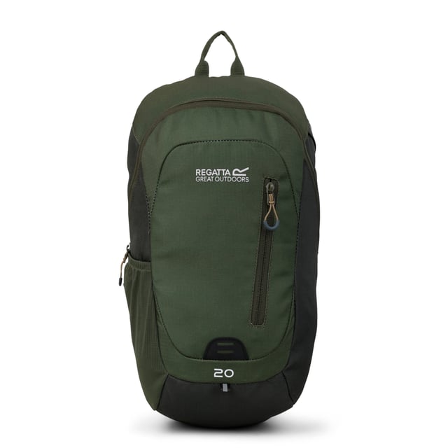 Material: Polyester. Denier: 600D. Kapacitet: 20L. Fickor: 1 framficka, flaska. Fack: 1 huvudfack. Lämplig för: 13in Laptop. Justerbar bröstkorgsrem, Air Mesh-rygg, Handtag, Vadderad, Vadderade justerbara axelremmar, Dragkedjor. Design: Kontrast, logotyp, reflekterande detaljer. Tygteknik: Slitstark, vattenavvisande. Fästning: Dragkedja.