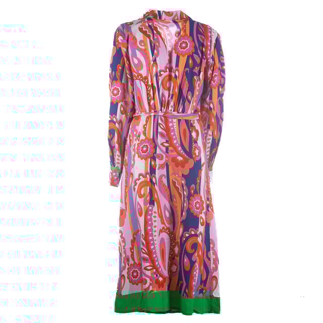 Color: Multicolor 010 Especificaciones: Vestido camisero confeccionado en viscosa, con estampado floral. Cierre cruzado con cinturón para anudar a la cintura. Suave y ligero para llevar tanto como vestido como bata. Ajuste: Regular