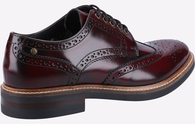 Base London Woburn Hi-Shine Brogue LEATHER Mens Base London gives you a traditional British derby brogue with a contemporary twist in the Woburn. Hi Shine high quality leather upper with decorative toe detail and a wing tip toe cap. Finished with high quality leather lining and a rubber sole.
- Base London men's traditional British brogue- Highly popular fashion brogue
- Hi-Shine Leather uppers
- Men's Derby Wingtip
- Contemporary twist to a classic brogue design
- Quality leather lining
- Base London preppy sock with gold print logo
Fashionable chunky rubber studded sole with rosette branding