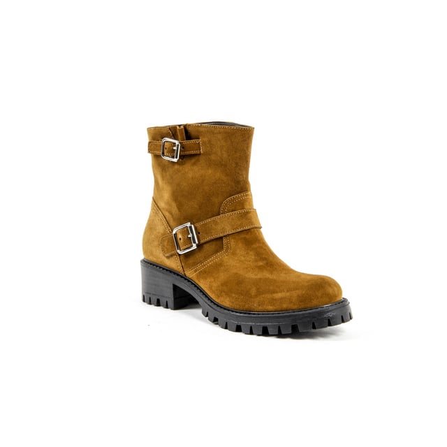 By Versace 19.69 Abbigliamento Sportivo Srl Milano Italia - Details: B1441 VELOUR SENAPE - Color: Brown - Composition: 100% CALF LEATHER - Sole: 100% RUBBER - Heel: 4.5 cm - Made: ITALY