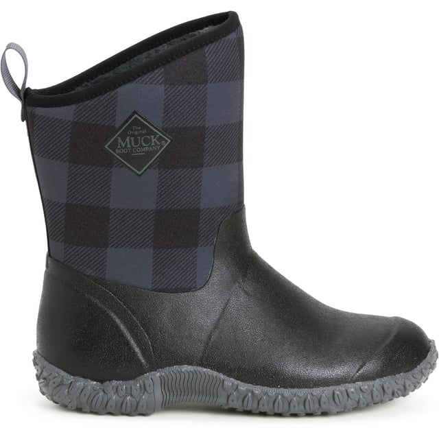 As Winter sets in the Muckster II Mid is all about comfort and warmth. Time for winter sports and chores, digging out snow and running errands on ice in style!
