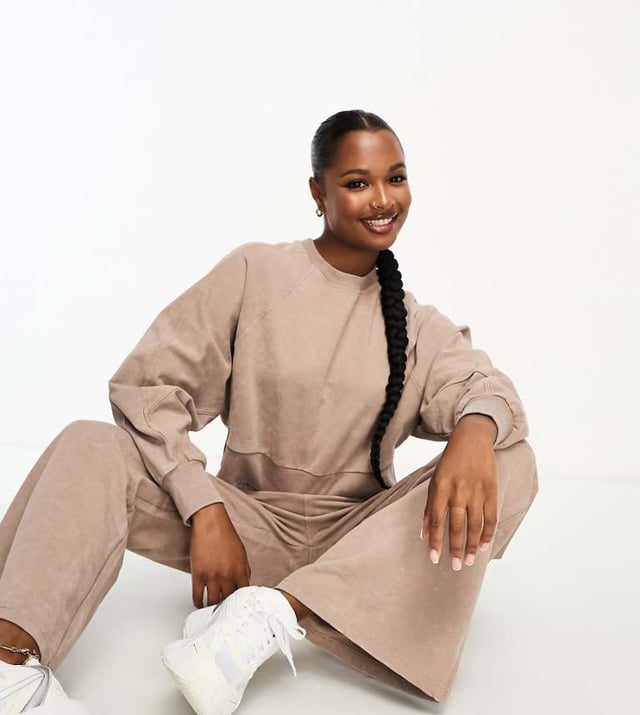 Petite by ASOS 4505 The ultimate all-rounder Plain design Crew neck Raglan sleeves Relaxed fitSold By: Asos